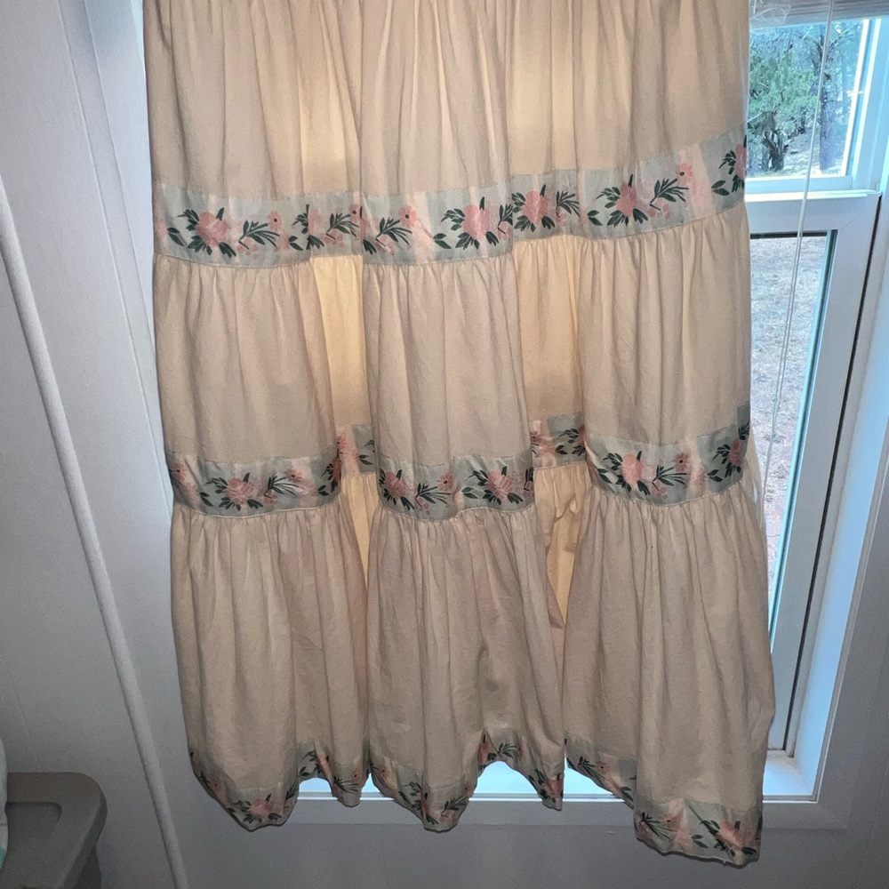 Ivy City Floral Cream Midi Dress - Picture 5 of 8